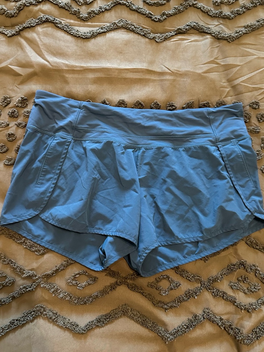 Lululemon turquoise speed shorts women’s size 10 athletic running